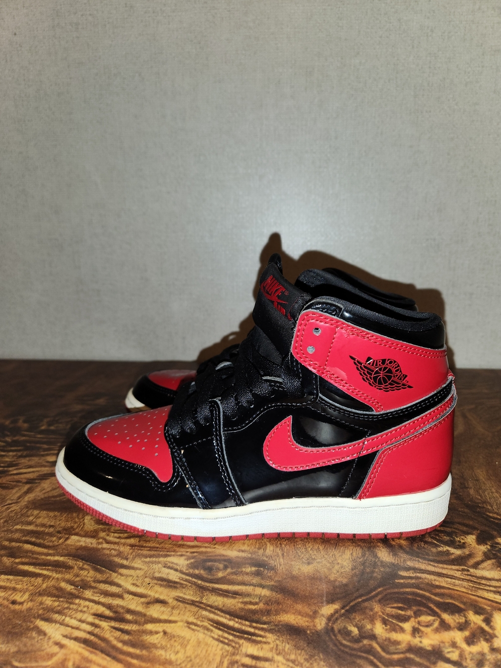 Jordan 1 Bred Sneakers